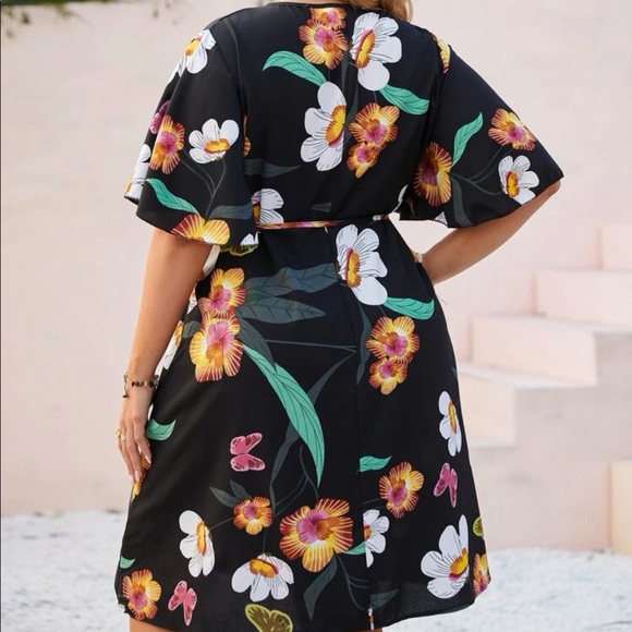 Plus size tropical floral print V neck belted dress - Picture 3 of 9